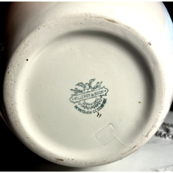 Villeroy and Boch (Mettlach) Antique Pitcher w/ Wash Basin (4 pieces) - Picture 6 of 9